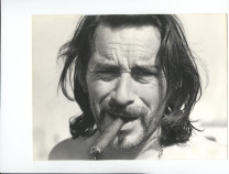 portrait photo de Pierre Boullet un cigare en bouche